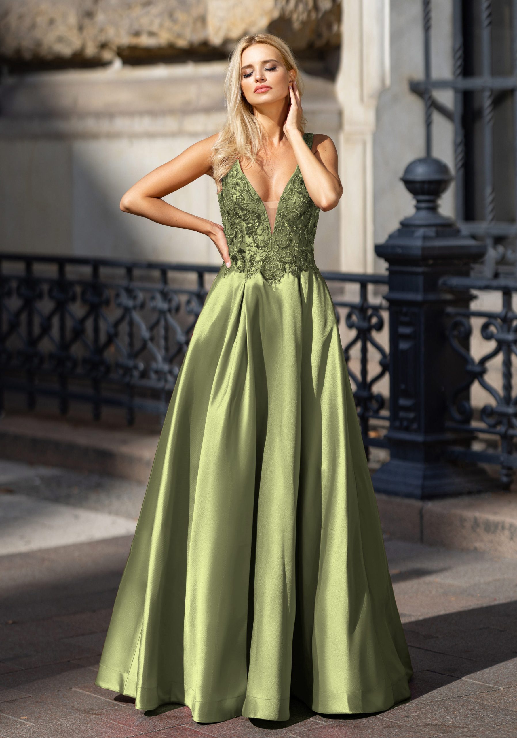 0725_Peppermint-Green_1-scaled VESTIDO LONGO VERDE PEITO TRABALHADO PONTO CHIC - Image 1