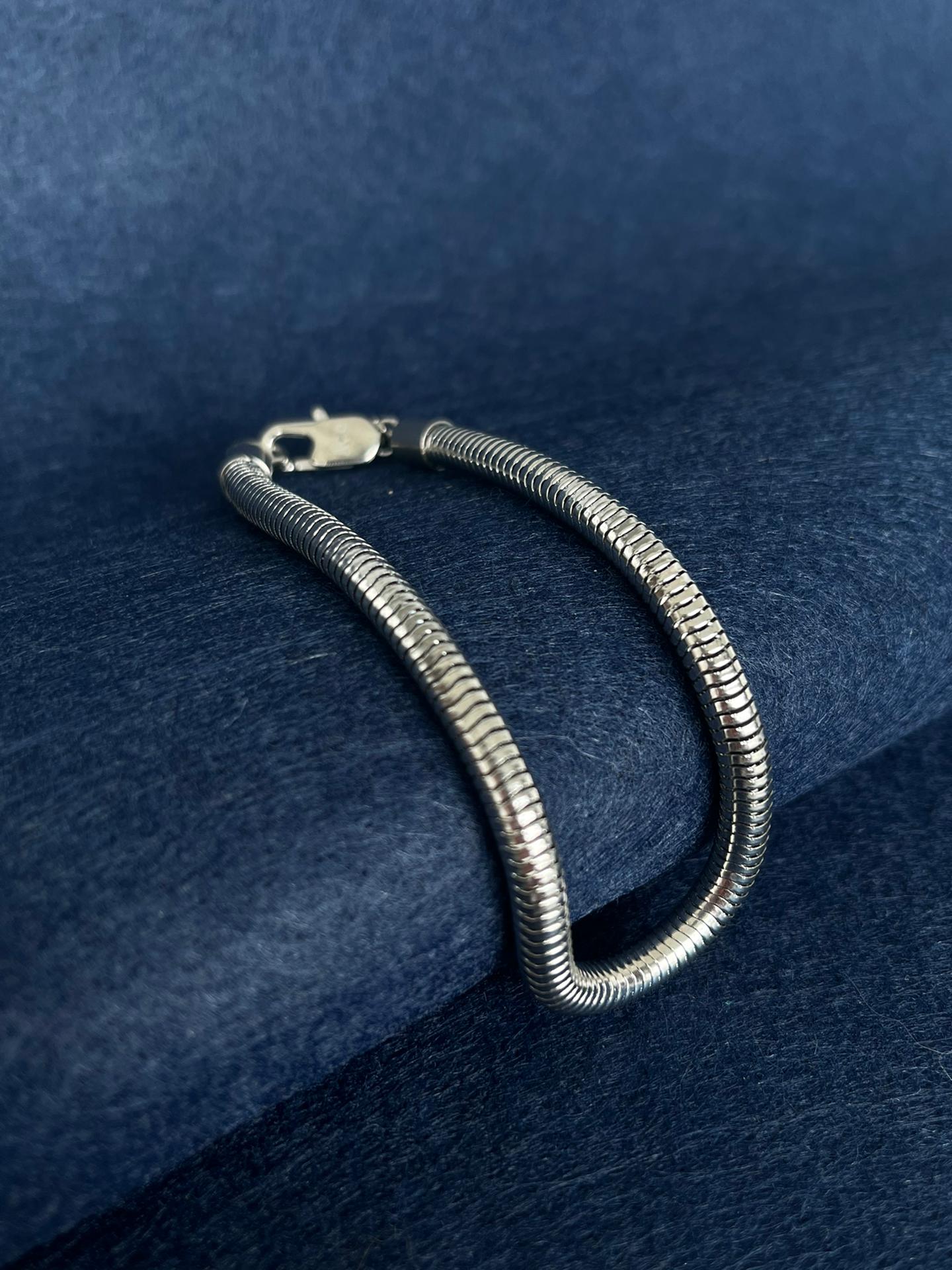86A8F011-B70A-48C1-B17B-94743D5418E3 PULSEIRA TUNNEL PONTO CHIC - Image 1