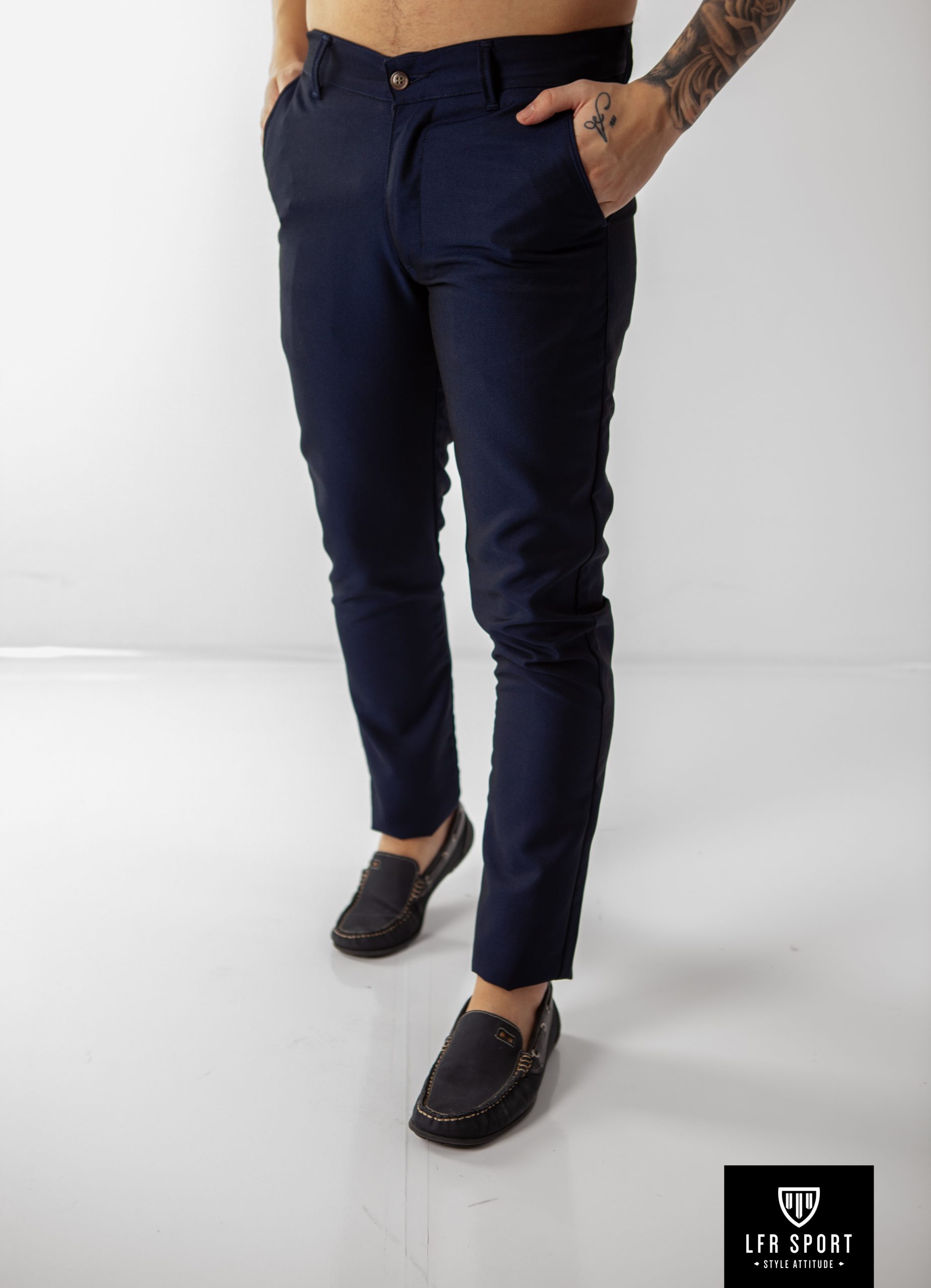 88773E63-1F49-4B66-934C-CA79ACE212A4 CALÇA AZUL LFR - Image 1