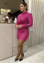 VESTIDO LANTEJOULAS ROSA COM GOLA PONTO CHIC - Image 3