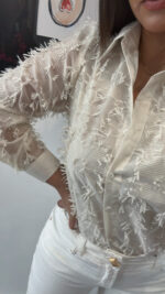 CAMISA BEGE PLUMETIS PONTO CHIC - Image 3