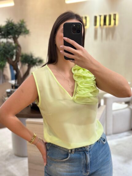 BLUSA VERDE LIMA COM FLOR RINASCIMENTO