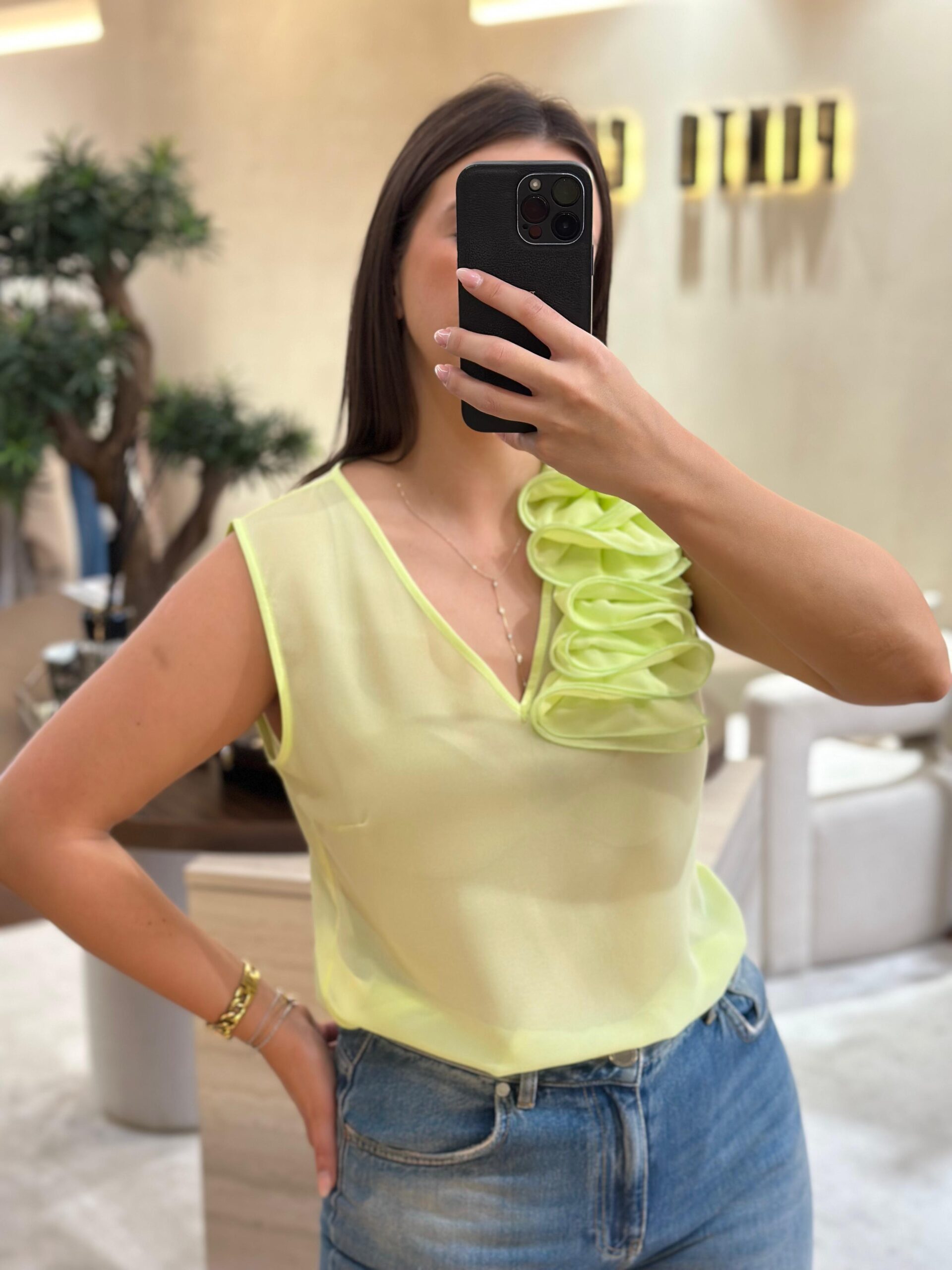 WhatsApp Image 2025-09-16 at 17.59.43 (4) BLUSA VERDE LIMA COM FLOR RINASCIMENTO - Image 1