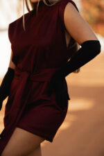 VESTIDO BORDEAUX COM CINTO PONTO CHIC PREMIUM - Image 6