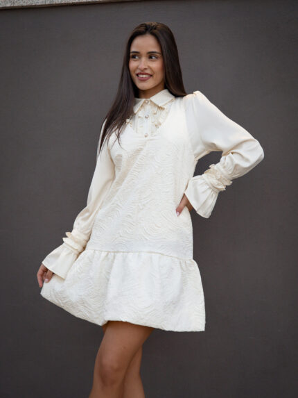 VESTIDO BEGE ABALONADO COM TEXTURA PONTO CHIC