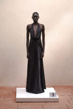VESTIDO ACETINADO PRETO COM DECOTE ELEH