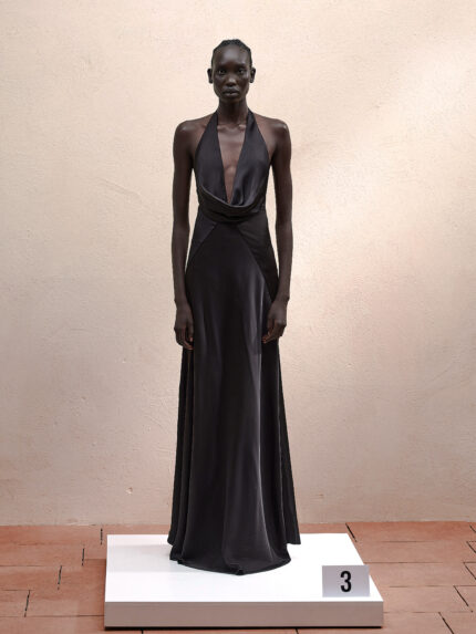 VESTIDO ACETINADO PRETO COM DECOTE ELEH