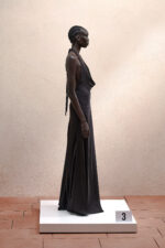 VESTIDO ACETINADO PRETO COM DECOTE ELEH - Image 3