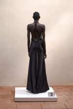VESTIDO ACETINADO PRETO COM DECOTE ELEH - Image 2