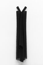 VESTIDO PRETO COM LENÇO EMBUTIDO ELEH - Image 4
