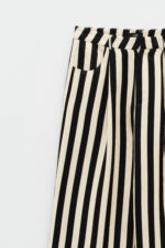 CALÇA COM PADRÃO ÁS RISCAS ELEH - Image 4