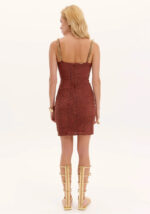 VESTIDO CURTO CASTANHO COM CORRENTE LANÇA PERFUME - Image 6