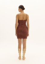 VESTIDO CURTO CASTANHO COM CORRENTE LANÇA PERFUME - Image 4