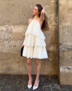 VESTIDO CURTO BEGE COM FOLHOS ELEH