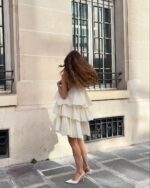 VESTIDO CURTO BEGE COM FOLHOS ELEH - Image 3