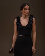VESTIDO CANELADO PRETO COM FOLHOS FRACOMINA - Image 3