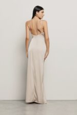 VESTIDO BEGE COMPRIDO DECOTE ASSIMÉTRICO GAELLE PARIS - Image 3