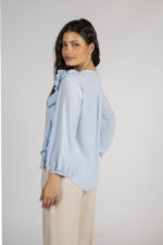 BLUSA AZUL CLARO COM FLOR SILVINA CAMPOS - Image 3