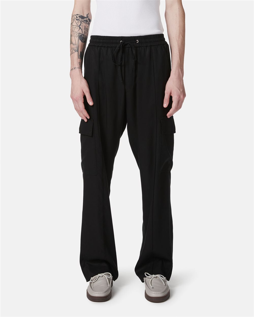 25EI1P0B06052229000_1 CALÇA CARGO PRETA COM BORDADO ICEBERG MEN - Image 1
