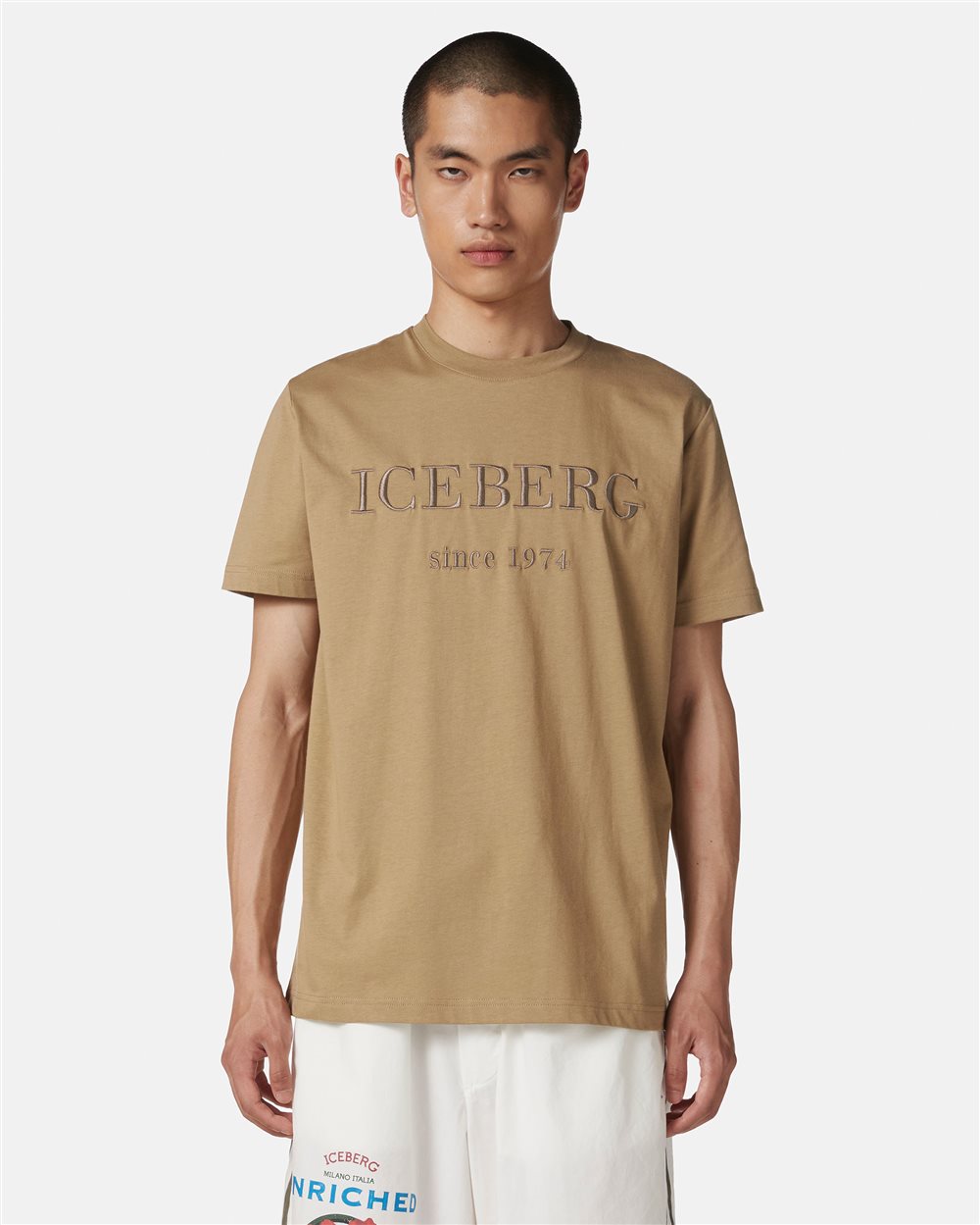 25EI1P0F01463275796_1 T SHIRT BEGE ESCURO COM LOGOTIPO ICEBERG MEN - Image 1