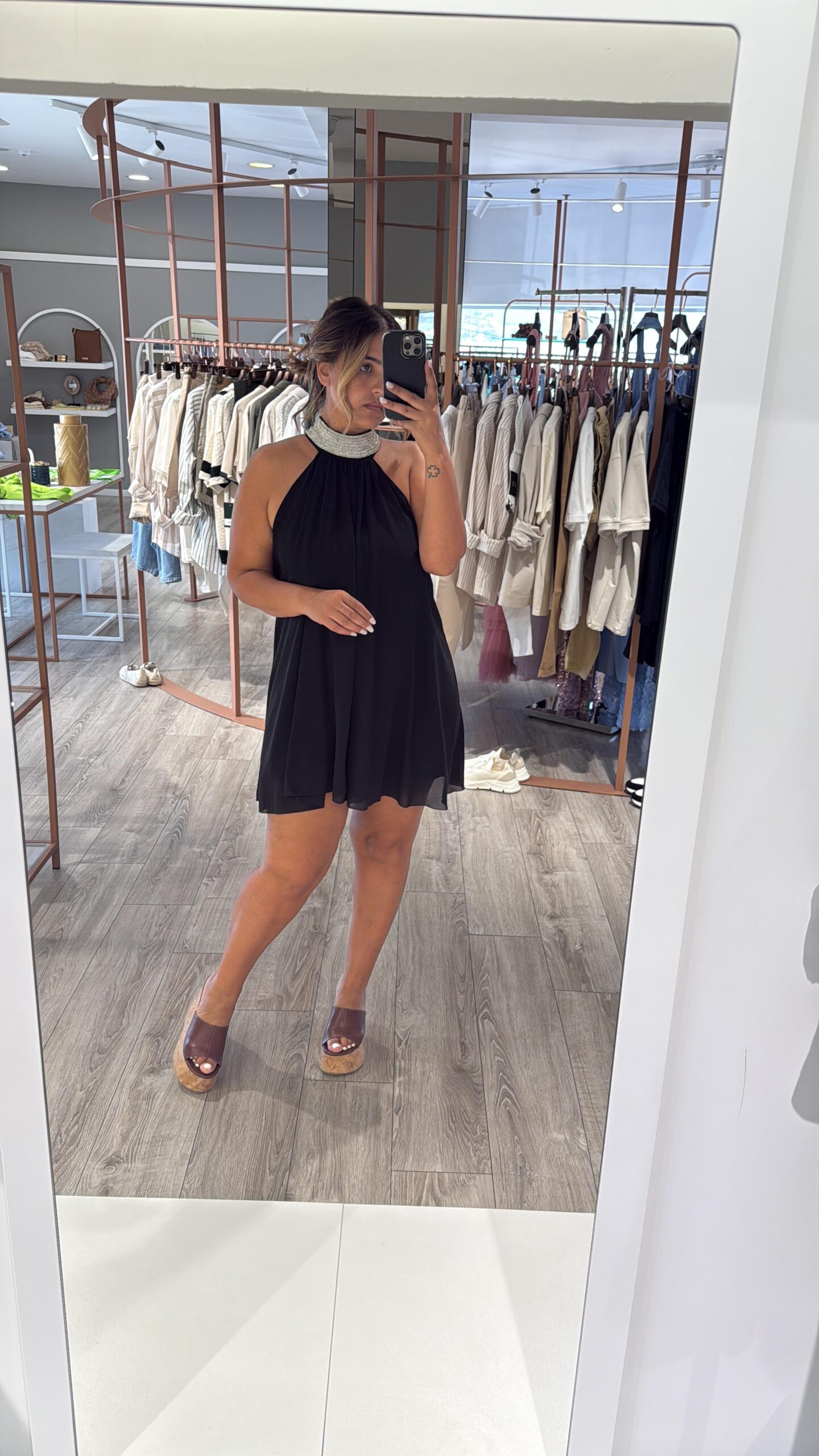 745b7ca2-43e2-4f3d-bbc3-a656ebb5c1a7 VESTIDO PRETO FLUIDO ELEH - Image 1