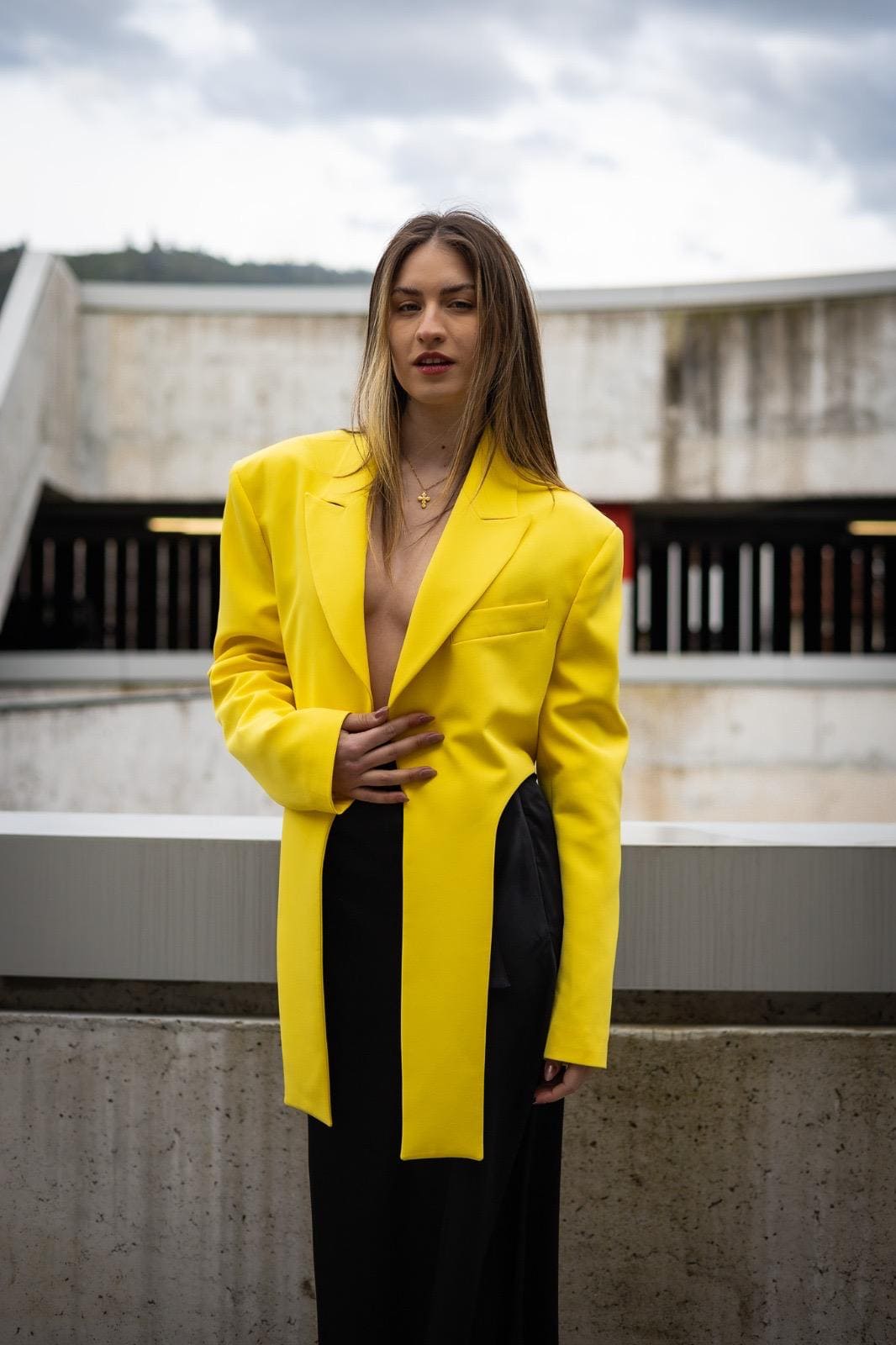 86756074-89a0-44ef-ad1e-b3555cada06c BLAZER CURTO AMARELO GAELLE PARIS - Image 1