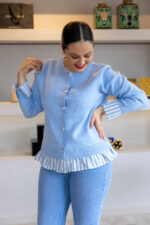 CASACO AUL COM PORMENOR RISCAS PONTO CHIC - Image 4