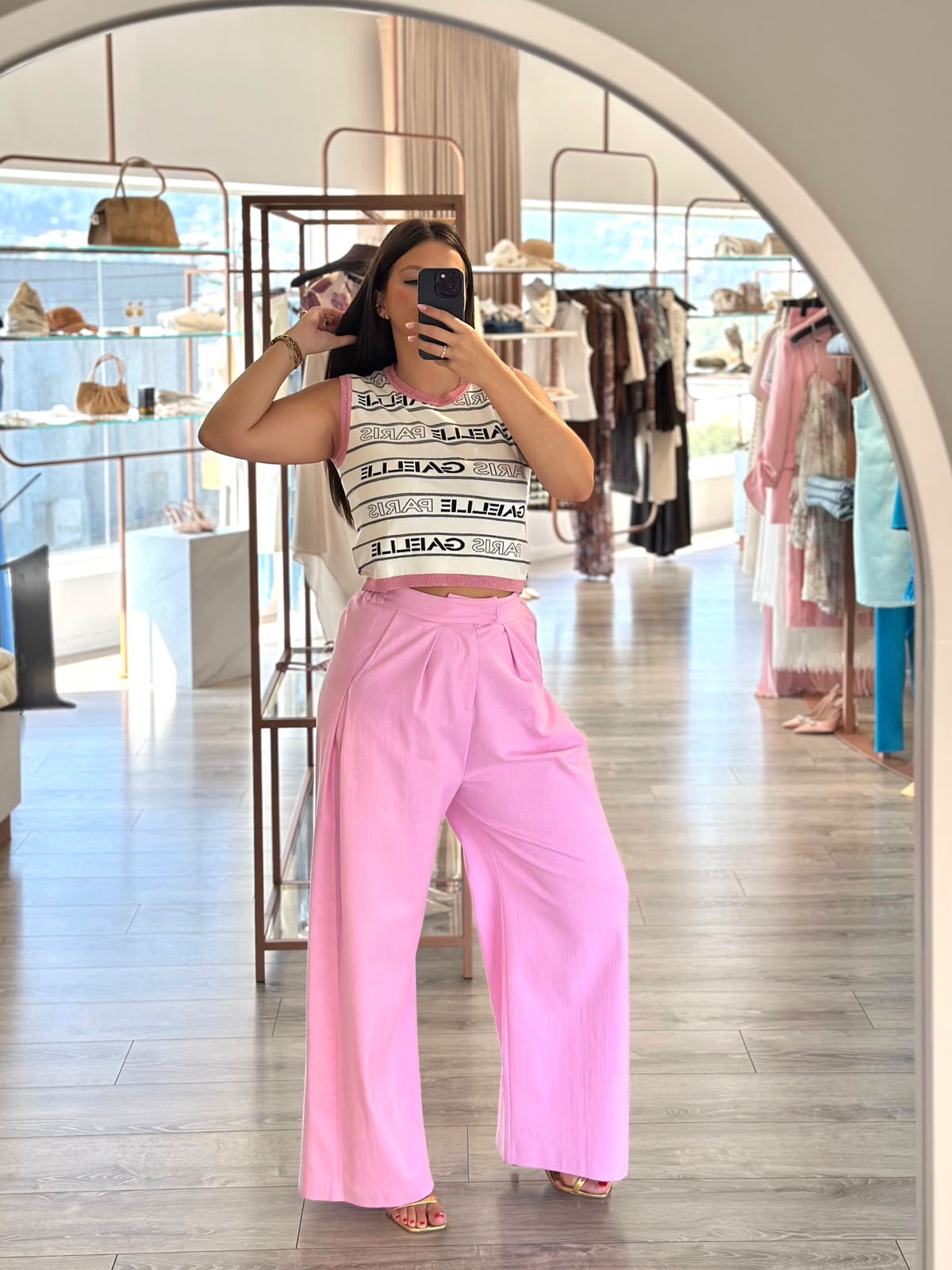 WhatsApp Image 2026-08-13 at 15.09.28 PANTALONA ROSA DE ALFAIATARIA GAELLE PARIS - Image 1
