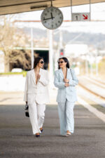 FATO AZUL CLARO COM PROMENOR BEGE PONTO CHIC - Image 5