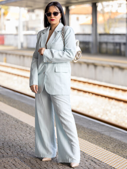 FATO AZUL CLARO COM PROMENOR BEGE PONTO CHIC