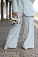 FATO AZUL CLARO COM PROMENOR BEGE PONTO CHIC - Image 3