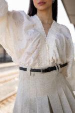BLUSA BEGE DECOTE V PONTO CHIC - Image 3