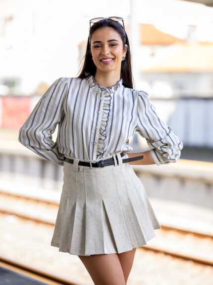 CAMISA ESTAMPA LISTRADA AZUL COM FOLHOS PONTO CHIC