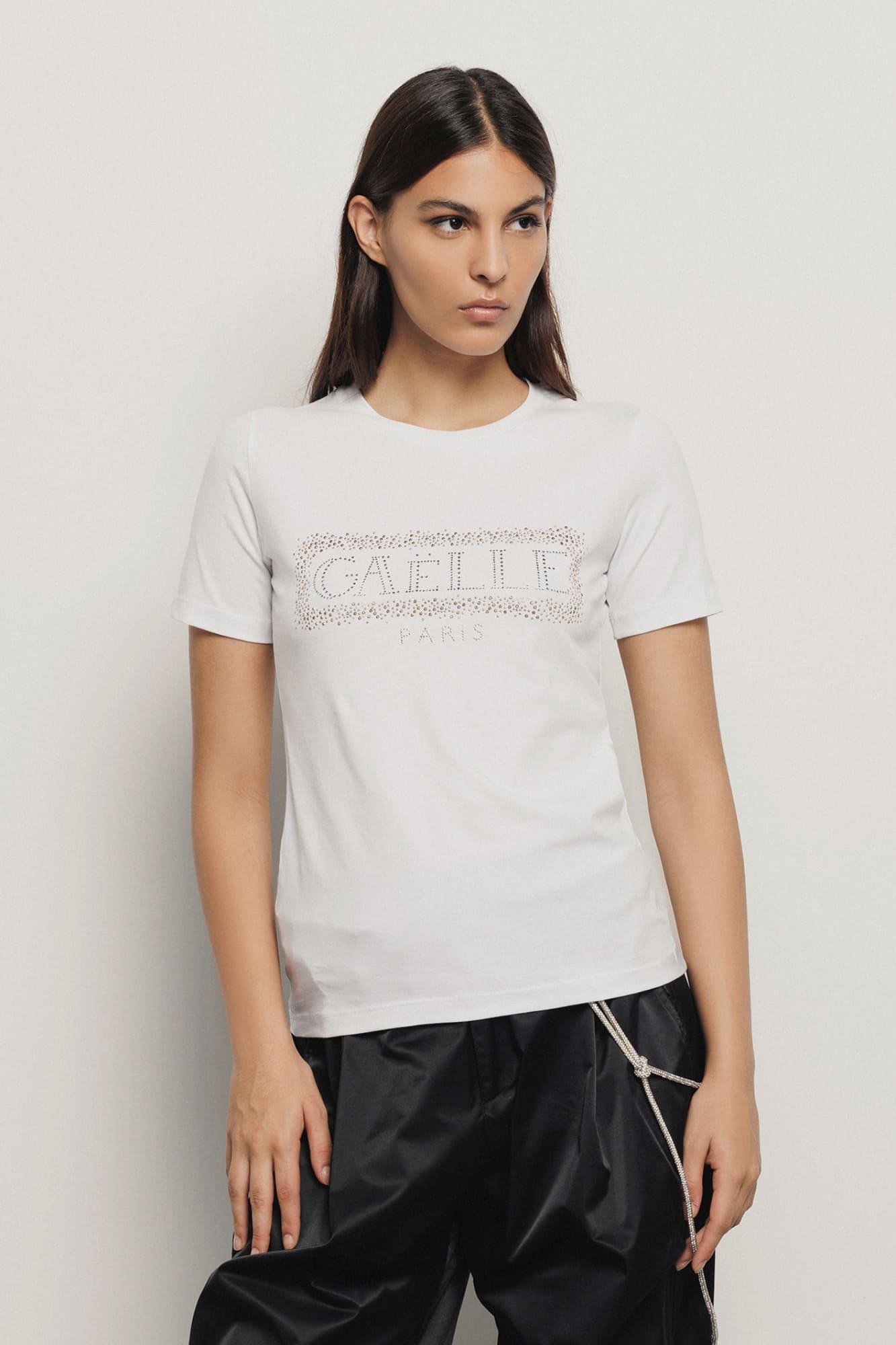0026902_t-shirt-paricollo-con-logo-in-strassborchie-bianco_2000 T SHIRT LOGO STRASS GAELLE PARIS - Image 1