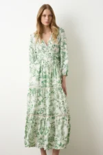 VESTIDO BRANCO FLUIDO COM DETALHES VERDES BSB - Image 3