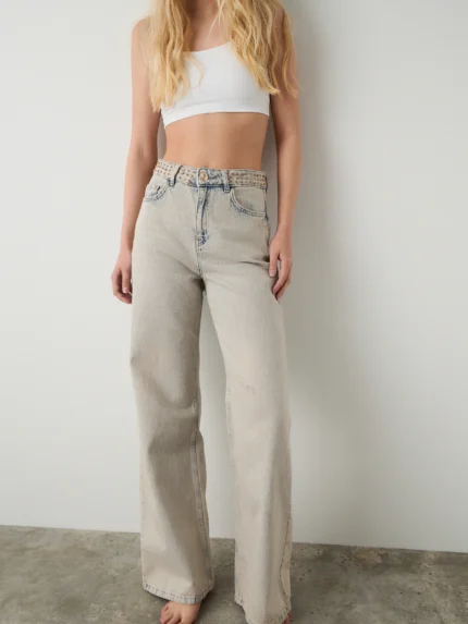 JEANS COM APLICAÇÕES NO CINTO BSB