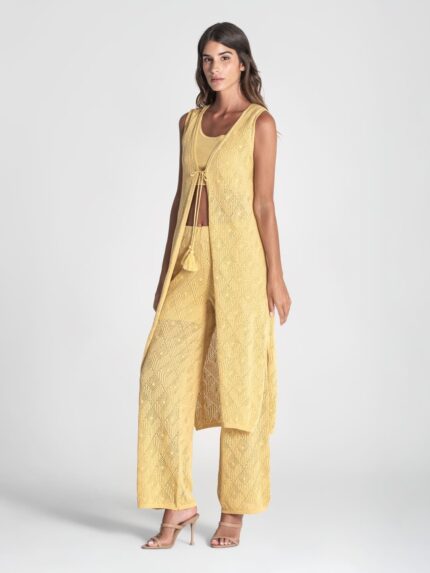 COLETE AMARELO PERFURADO COM ATILHOS RUGA