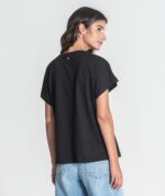 T-SHIRT PRETA R BORDADO RUGA - Image 3