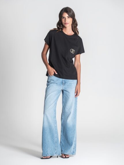 T-SHIRT PRETA R BORDADO RUGA
