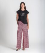 T-SHIRT PRETA COM TRANSFER BRILHANTES