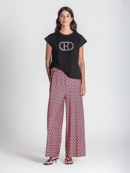T-SHIRT PRETA COM TRANSFER BRILHANTES