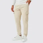 CALÇA CHINO COM BOLSO CARGO BEGE