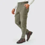 CALÇA CHINO COM BOLSO CARGO VERDE - Image 2