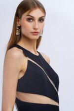 VESTIDO PRETO COM TRANSPARÊNCIA NO SECRETS - Image 5