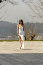 VESTIDO BRANCO COM TRANSPARÊNCIA NO SECRETS