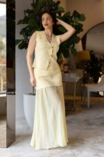 CONJUNTO AMARELO COLETE E SAIA