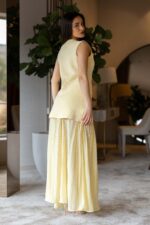 CONJUNTO AMARELO COLETE E SAIA - Image 5
