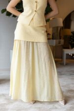 CONJUNTO AMARELO COLETE E SAIA - Image 4