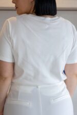 T-SHIRT BRANCA COM BORDADO PONTO CHIC - Image 6