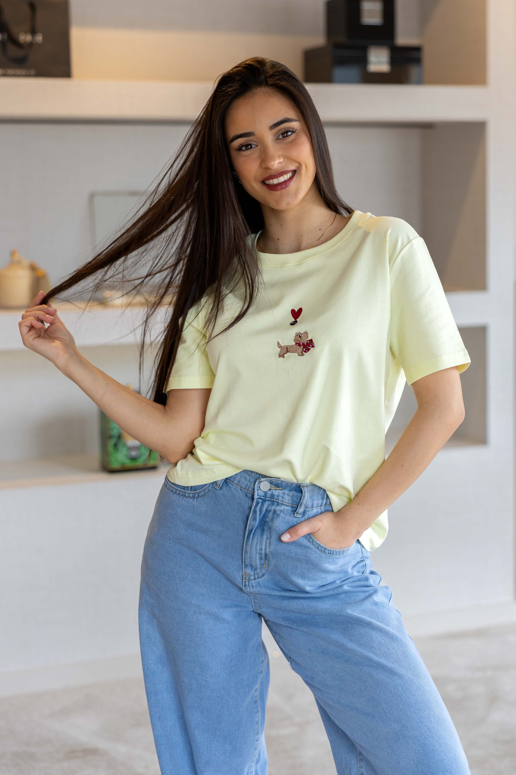 PC-71 T-SHIRT AMARELA COM BORDADO PONTO CHIC - Image 1